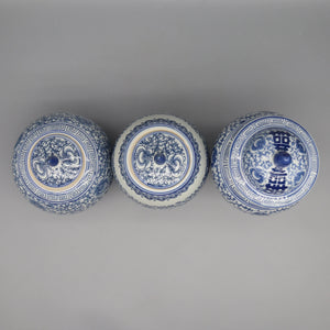 Vaso Decorativo Azul e Branco de Cerâmica para Mesa em sala decorada