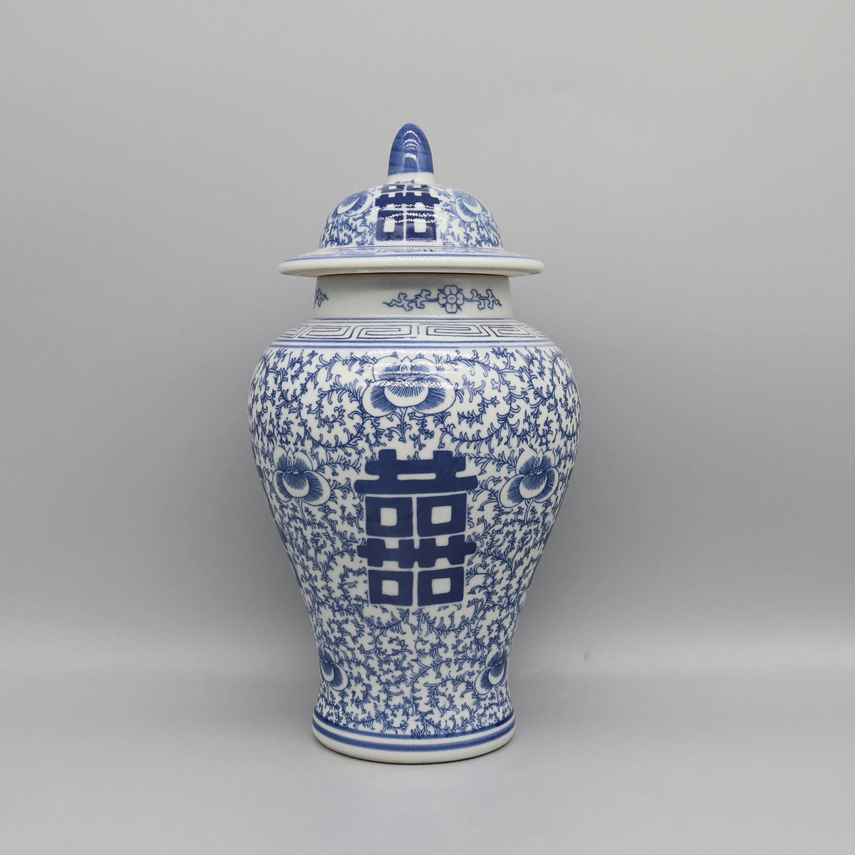 Vaso Decorativo Azul e Branco de Cerâmica para Mesa em sala decorada