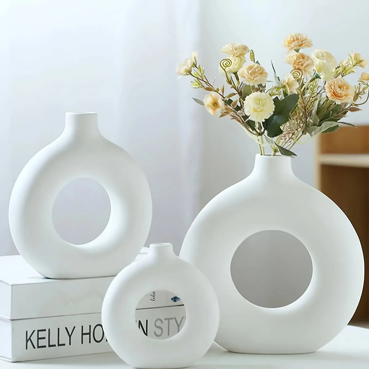 Vaso Decorativo Circular Vazado Boho de Cerâmica para Aparador em sala decorada