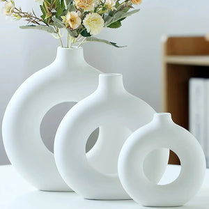 Vaso Decorativo Circular Vazado Boho de Cerâmica para Aparador em sala decorada