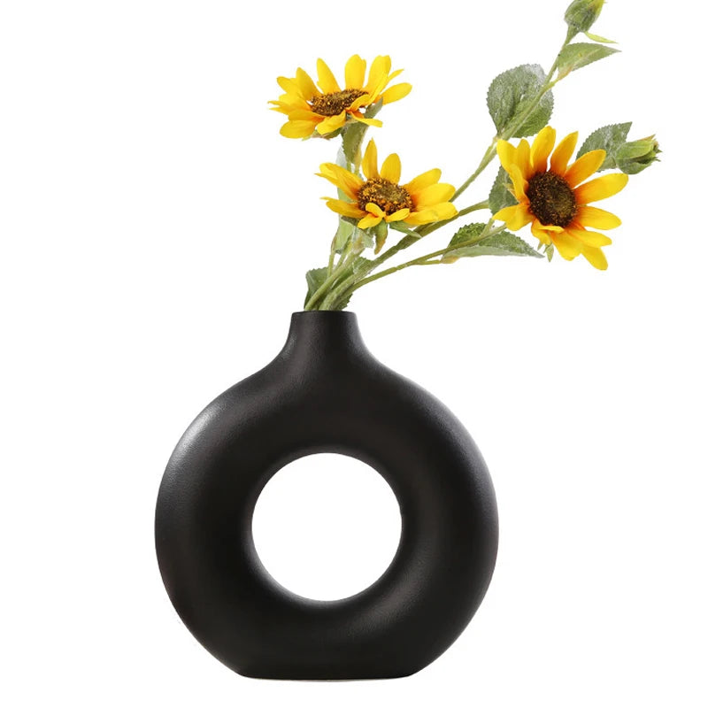 Vaso Decorativo Circular Vazado Nórdico de Cerâmica para Mesa em sala decorada