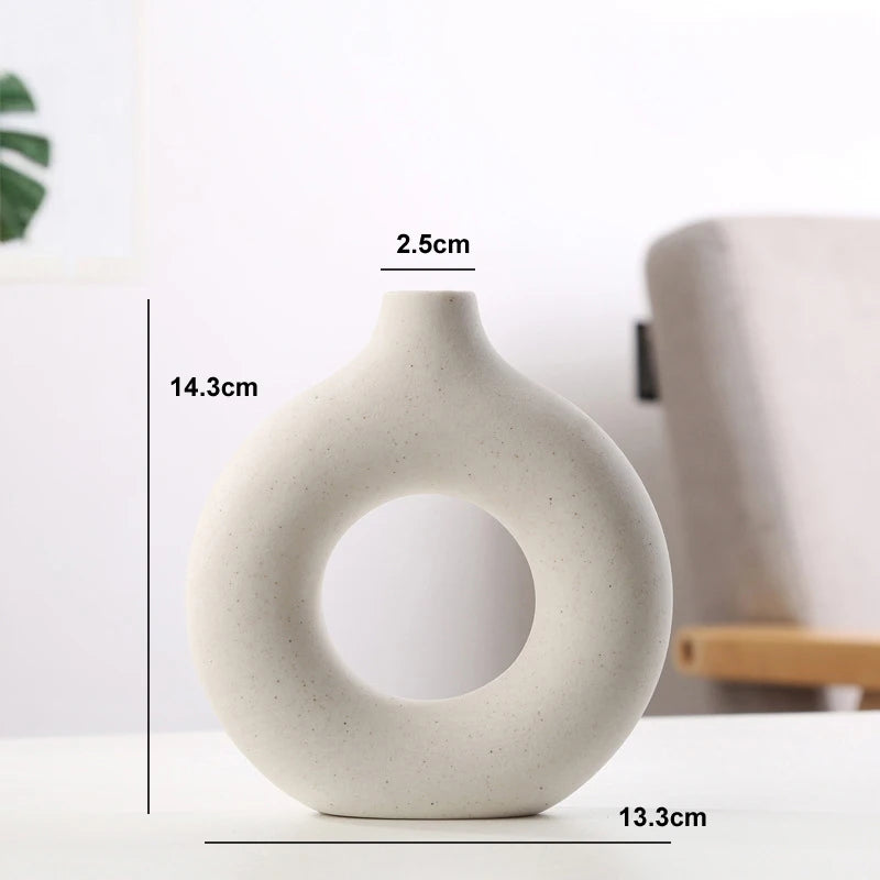 Vaso Decorativo Circular Vazado Nórdico de Cerâmica para Mesa em sala decorada