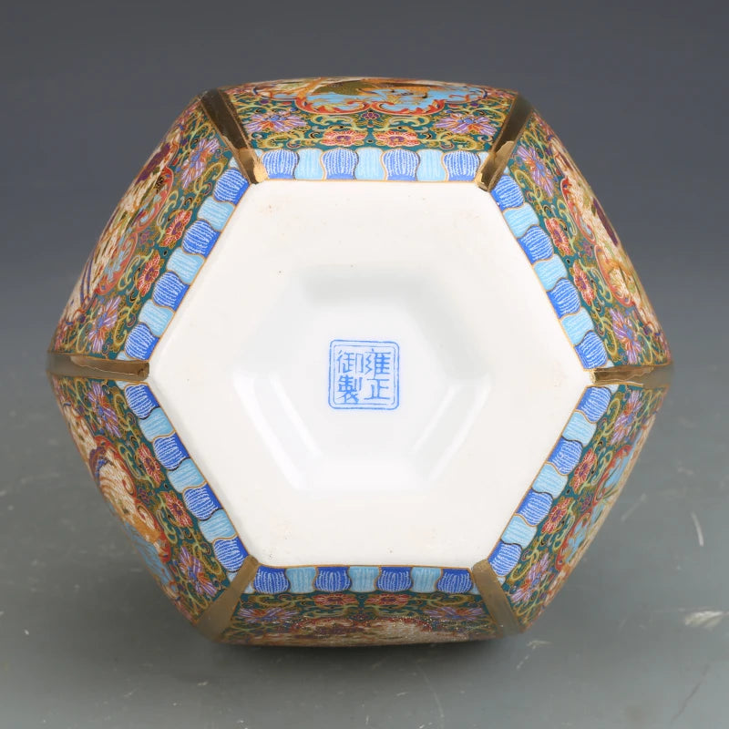 Vaso Decorativo de Porcelana para Mesa em sala decorada