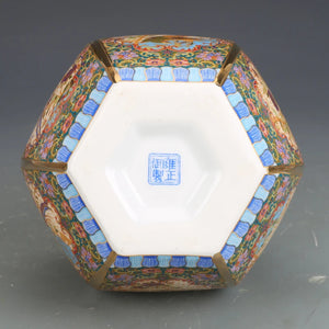 Vaso Decorativo de Porcelana para Mesa em sala decorada