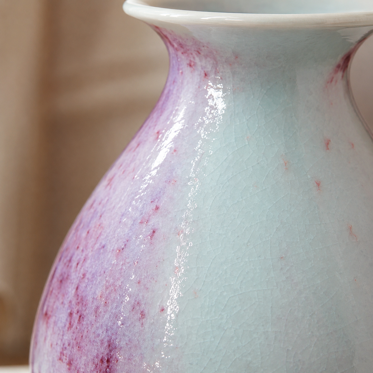 Vaso Decorativo Jade Spring Craquelado de Cerâmica para Aparador com detalhe de design e acabamento