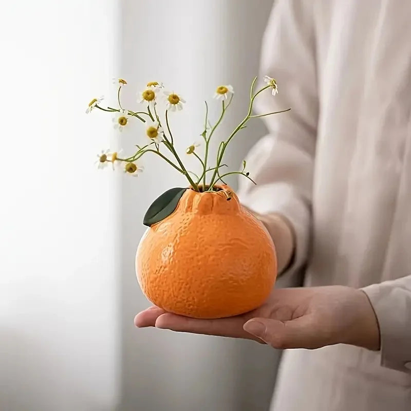 Vaso Decorativo Laranja Escultural de Cerâmica para Mesa em sala decorada