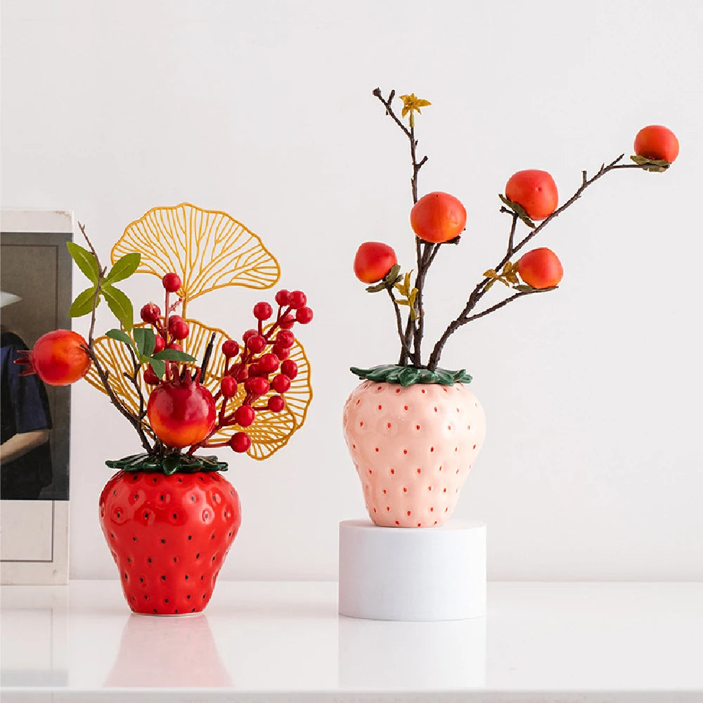 Vaso Decorativo Morango Criativo de Cerâmica para Mesa Modelo 51 em sala decorada