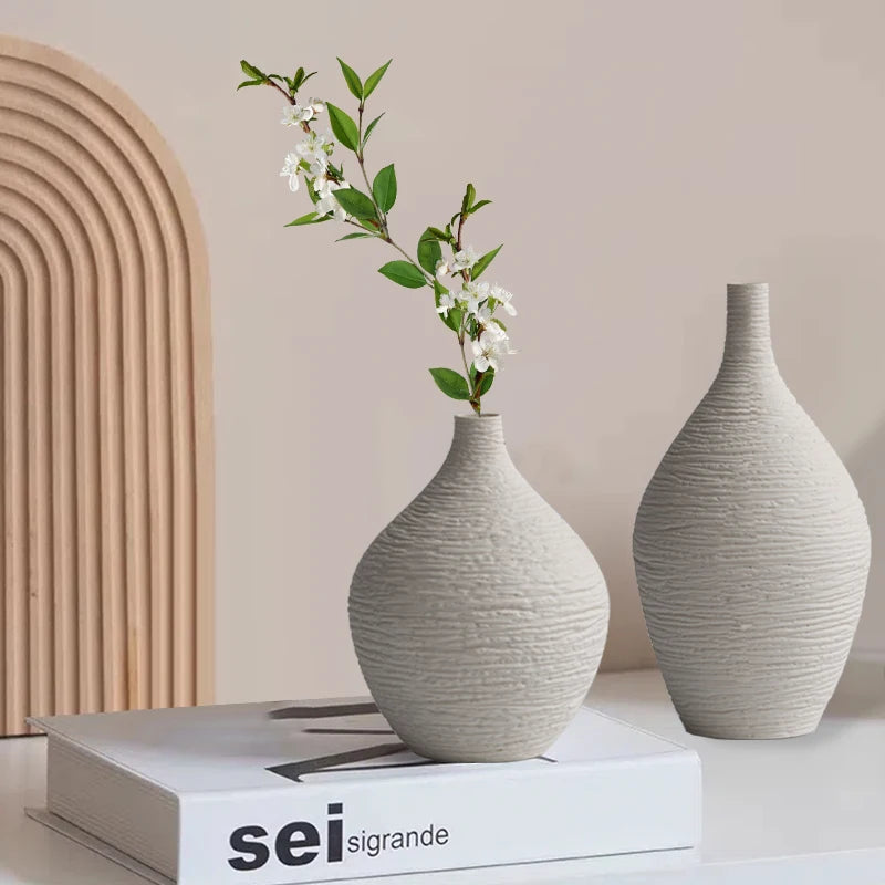 Vaso Decorativo Nórdico Boca Estreita de Cerâmica para Mesa em sala decorada