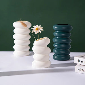 Vaso Decorativo Nórdico de Cerâmica para Mesa em sala decorada