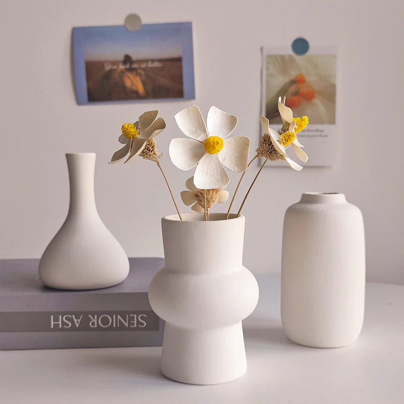 Vaso Decorativo Nórdico Mini de Cerâmica para Mesa com detalhe de textura e acabamento