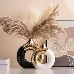Vaso Decorativo Nórdico Troféu Dourado de Cerâmica para Mesa em sala decorada