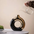 Vaso Decorativo Nórdico Troféu Dourado de Cerâmica para Mesa com detalhe de textura e acabamento