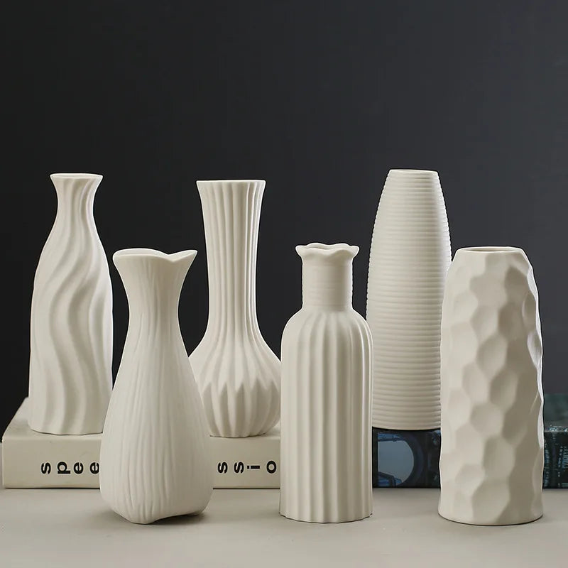 Vaso Decorativo Orgânico Escultural de Cerâmica para Mesa em sala decorada