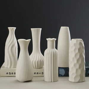 Vaso Decorativo Orgânico Escultural de Cerâmica para Mesa em sala decorada