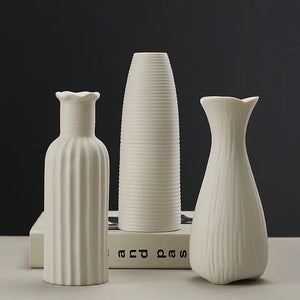 Vaso Decorativo Orgânico Escultural de Cerâmica para Mesa em sala decorada