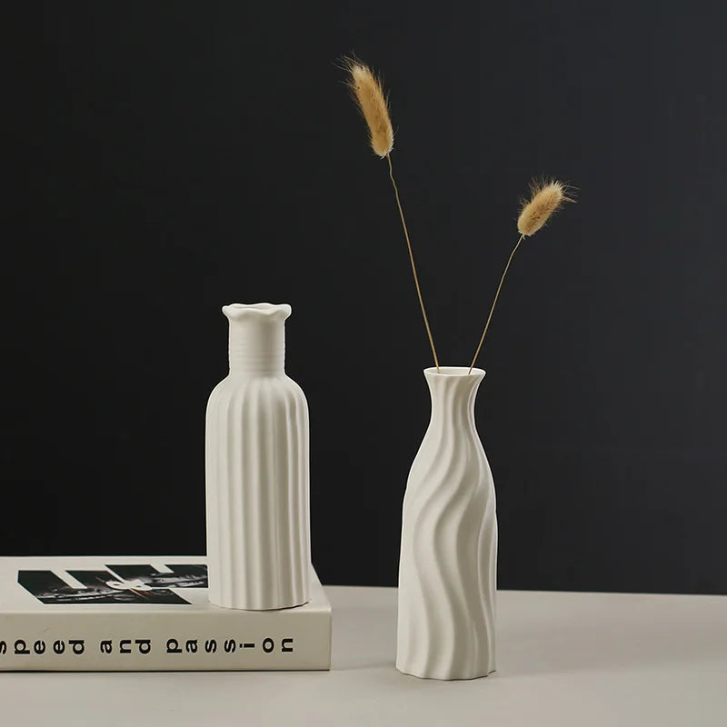 Vaso Decorativo Orgânico Escultural de Cerâmica para Mesa com detalhe de textura e acabamento
