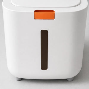 Detalhe técnico do visor frontal e da trava laranja do pote de arroz